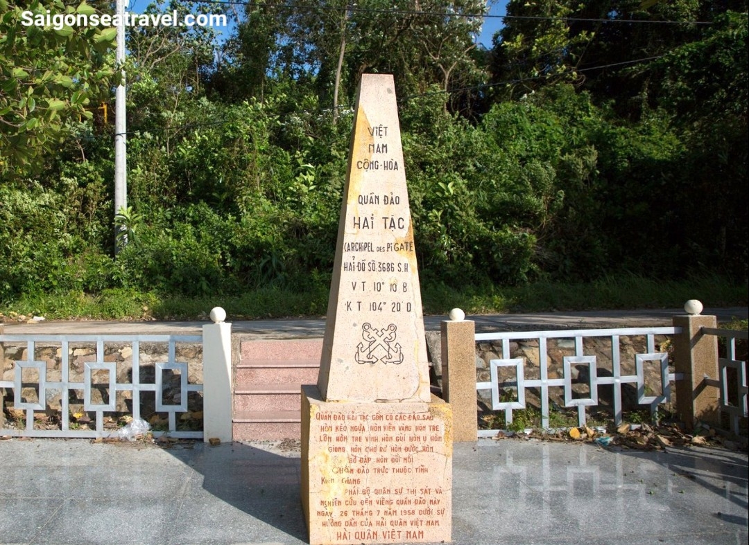 TP. HỒ CHÍ MINH - ĐẢO HẢI TẶC HÀ TIÊN - MIẾU BÀ CHÚA SỨ